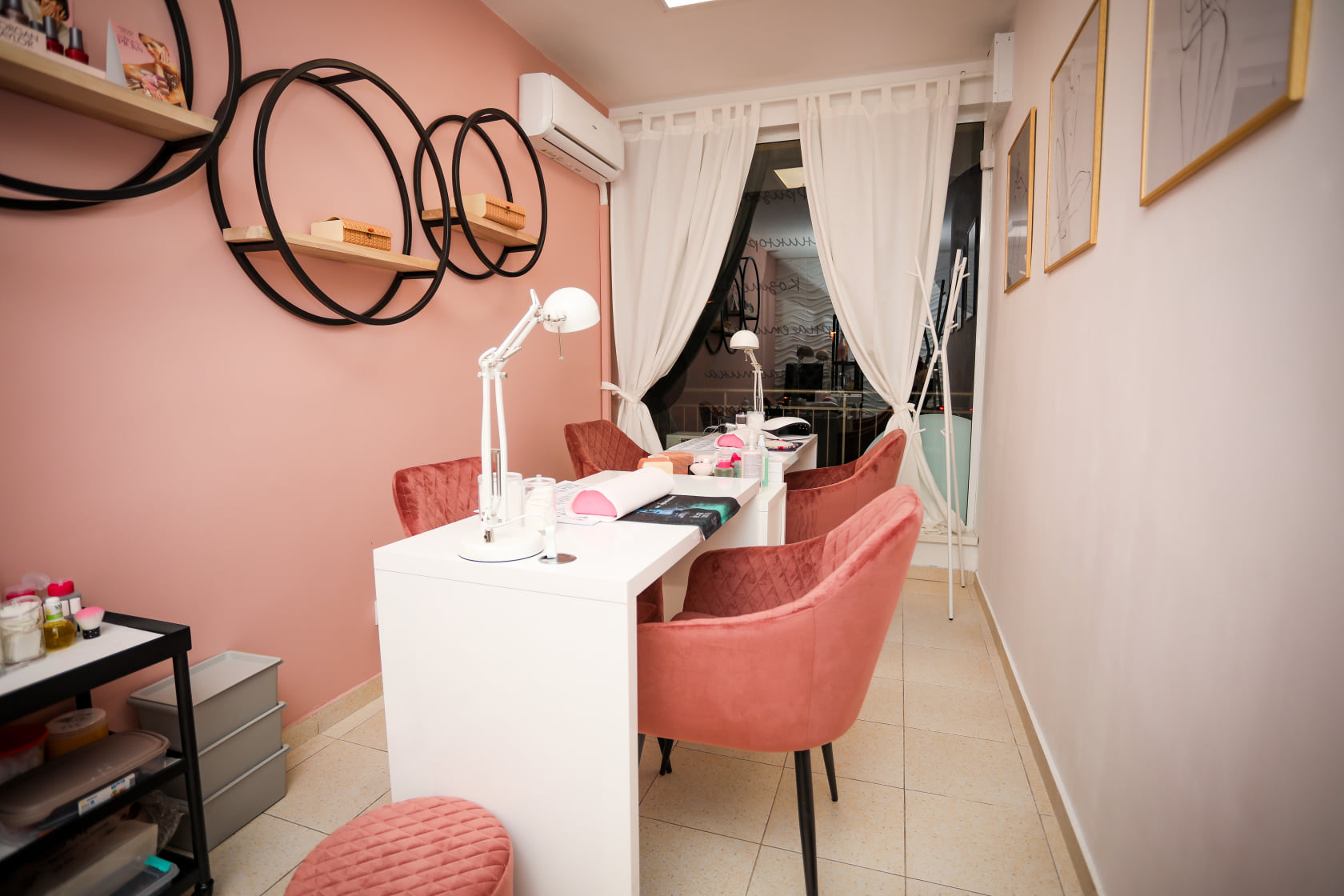 Интериорът на Manso Beauty Studio